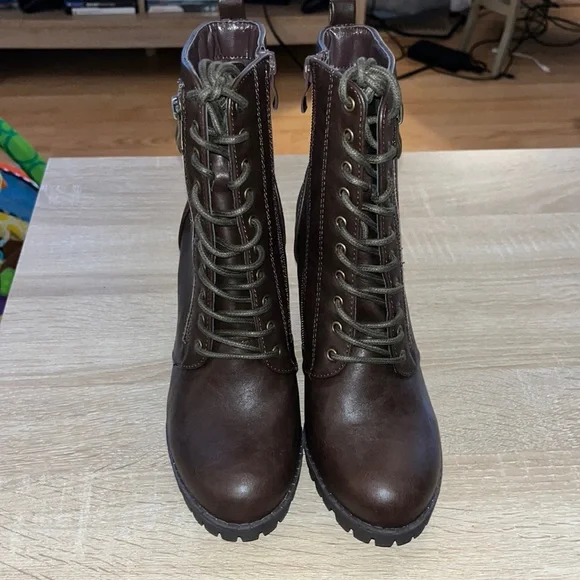 7.5 size brown heel ankle boots - Picture 3 of 6